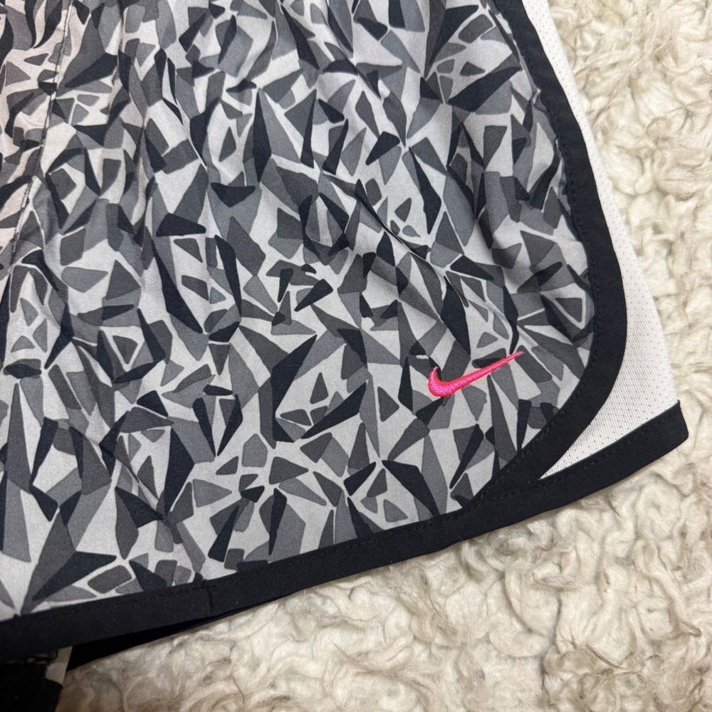 Nike Women's Dri-Fit Tempo Running Shorts Size XS Small Geometric Print - Picture 2 of 9
